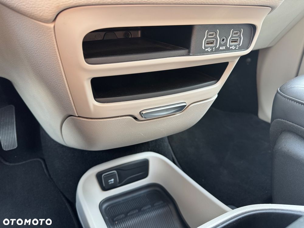 Chrysler Pacifica - 30