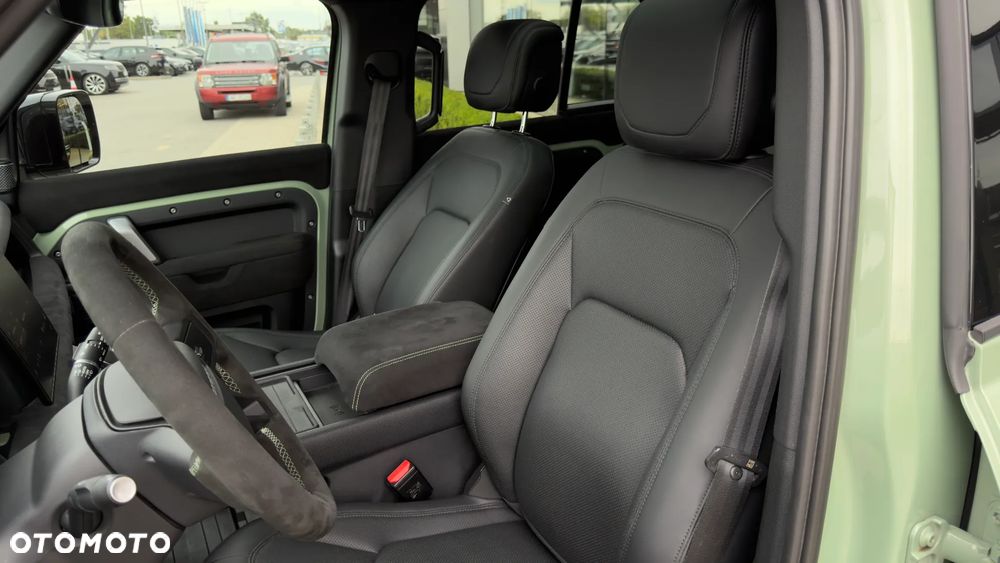 Land Rover Defender - 16