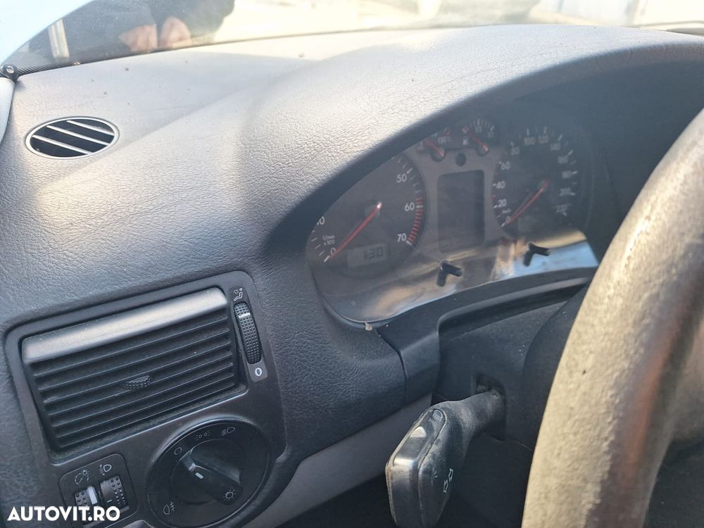 Volkswagen Golf 1.4 - 4