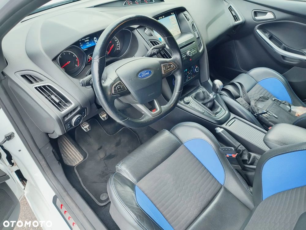 Ford Focus ST - 6