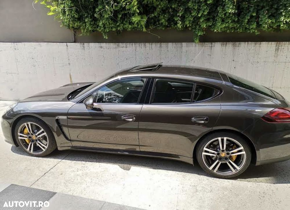 Porsche Panamera 4.8 PDK GTS - 11
