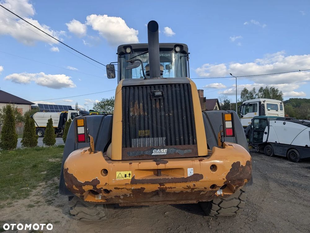 Case 821F - 7