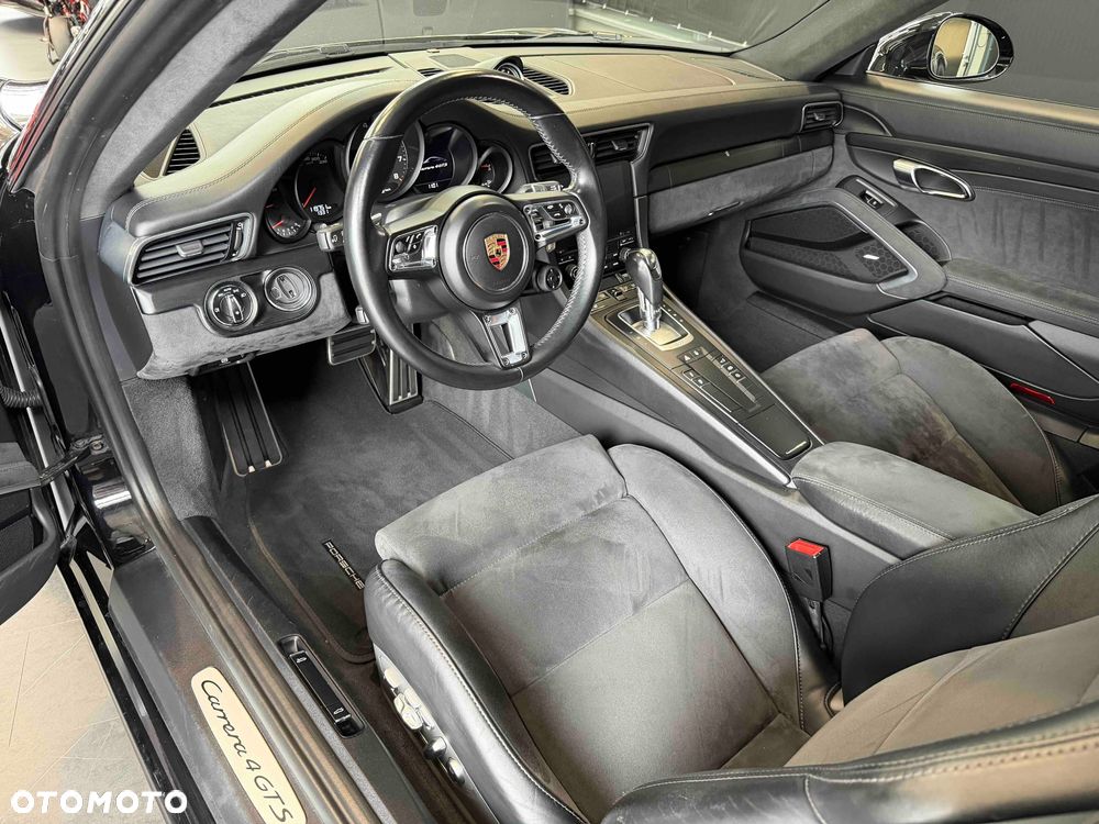 Porsche 911 Carrera 4 GTS PDK - 15