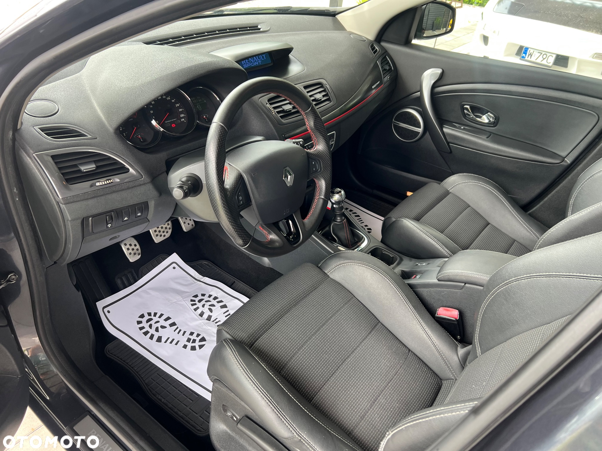 Renault Megane Grandtour TCe 220 Start & Stop GT 220 - 28