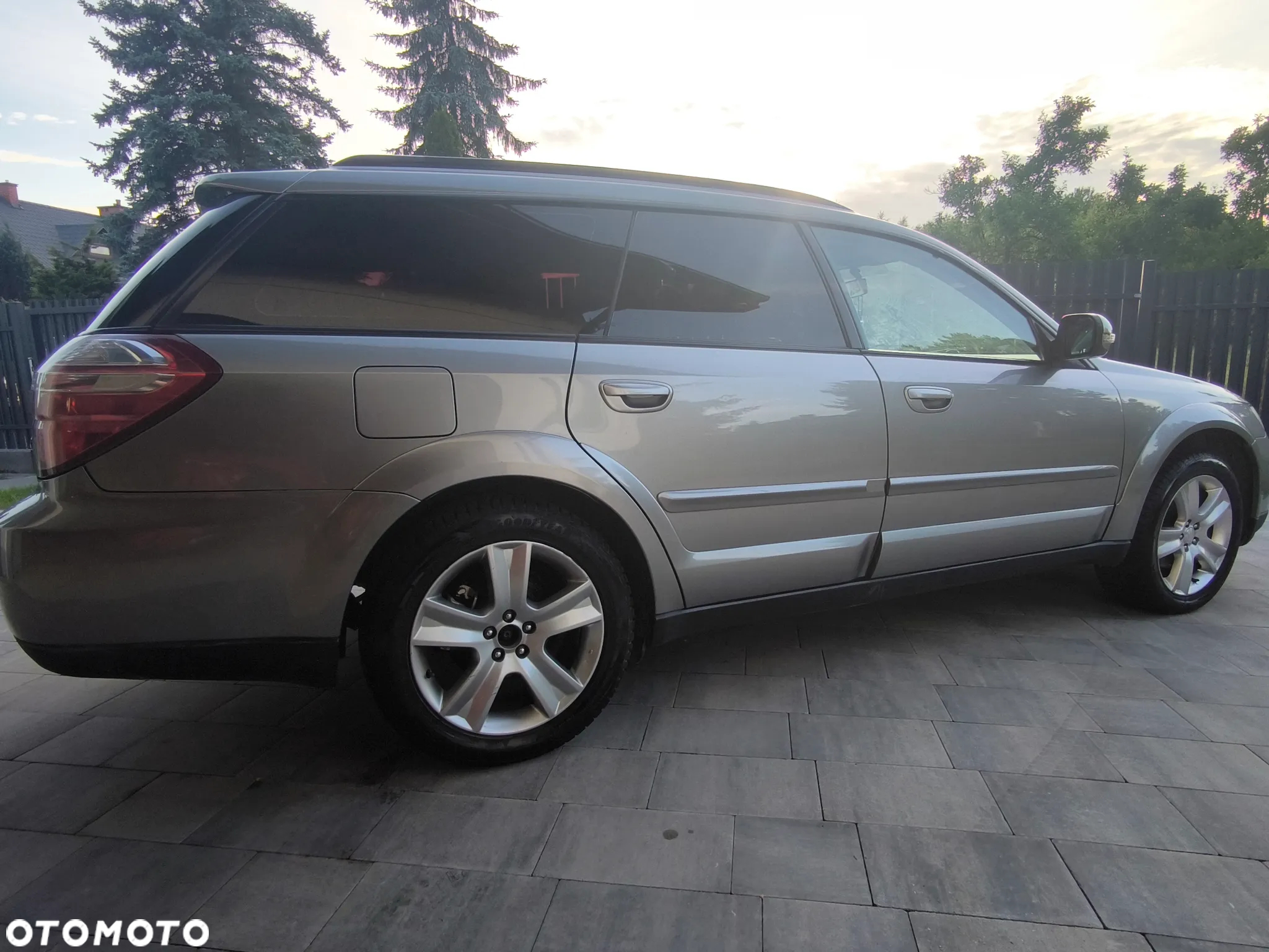 Subaru Outback 2.5 - 22