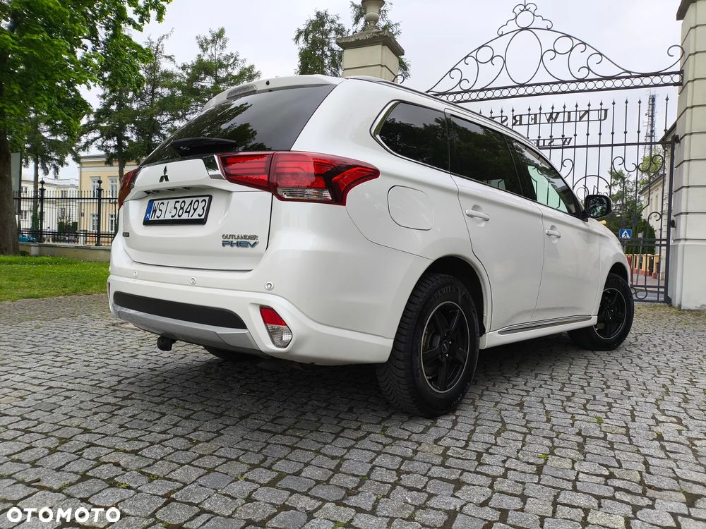 Mitsubishi Outlander 2.0 4WD Top - 10
