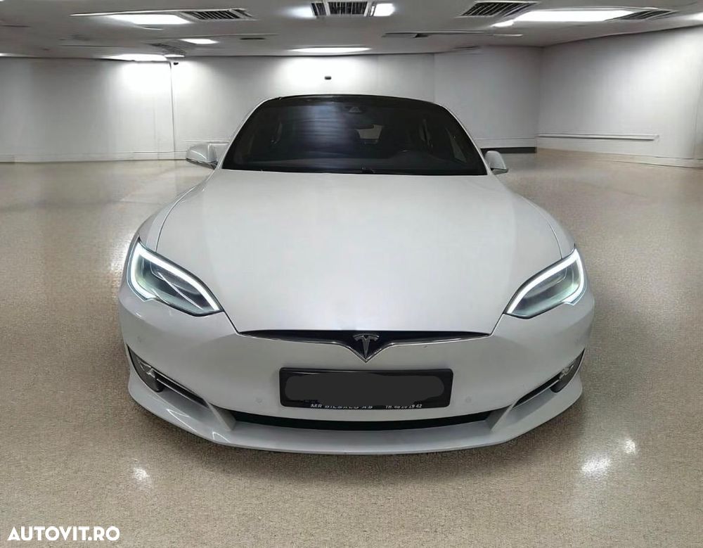 Tesla Model S - 1