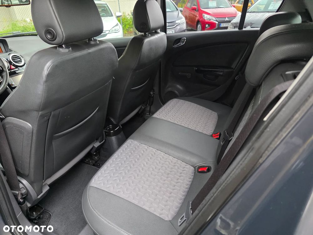 Opel Corsa 1.4 16V Cosmo - 9