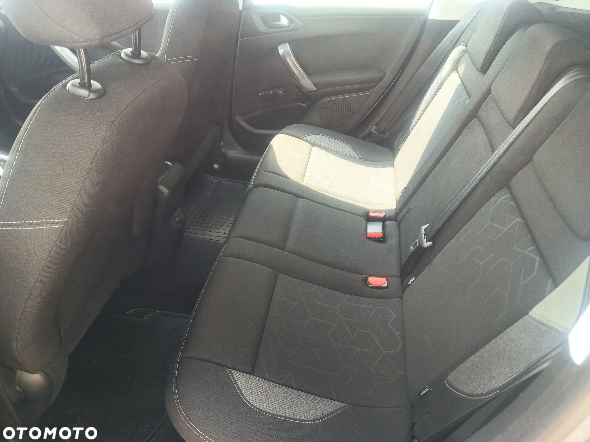 Peugeot 2008 - 10