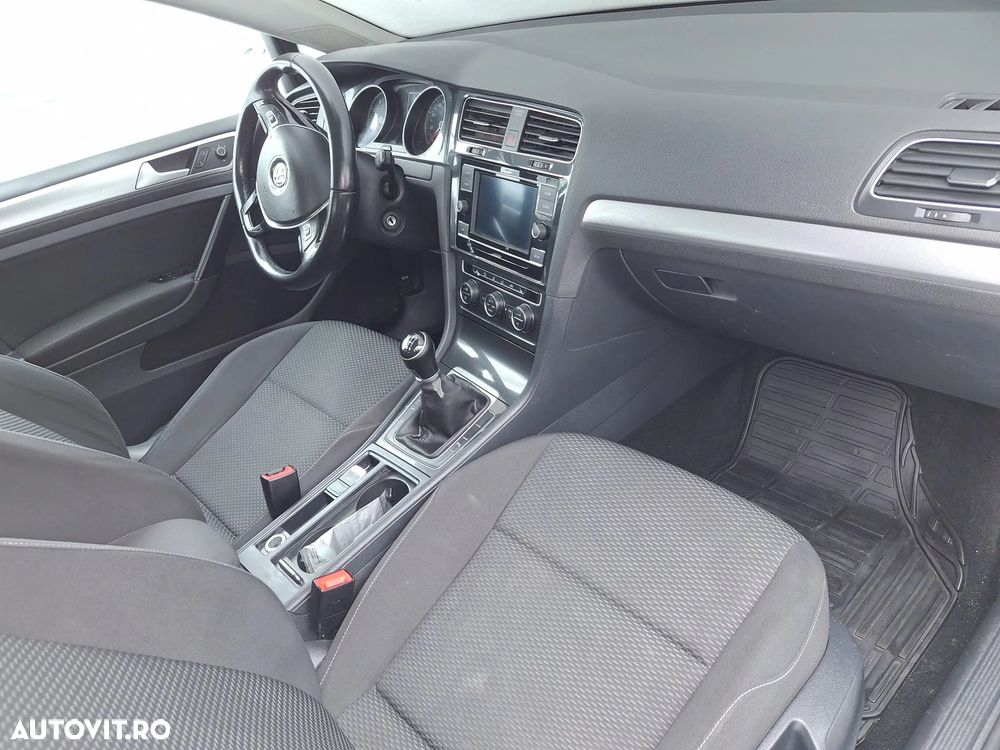 Volkswagen Golf ver-1-0-tsi-trendline - 11