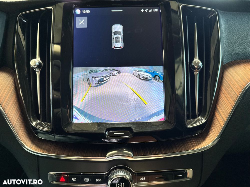 Volvo XC 60 B5 AT AWD MHEV Ultra Black Edition - 11