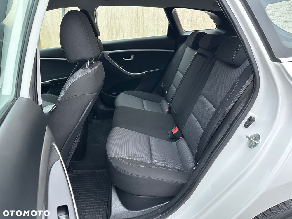 Hyundai i30 blue Kombi 1.6 GDi Passion - 19