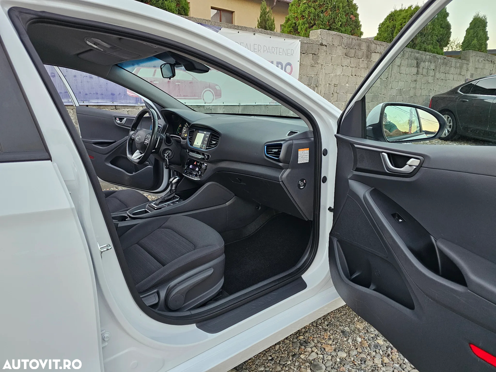 Hyundai IONIQ - 27