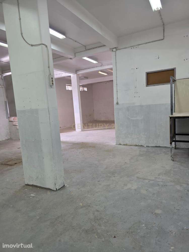 Armazém em localização premium em Linda a Velha para Venda - Grande imagem: 3/5