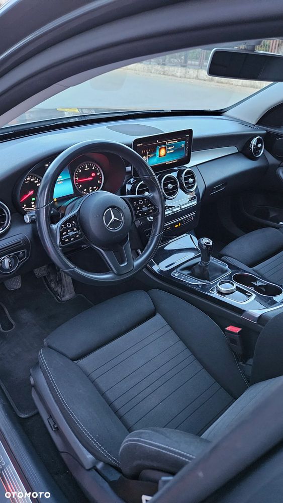 Mercedes-Benz Klasa C 180 d Avantgarde - 22