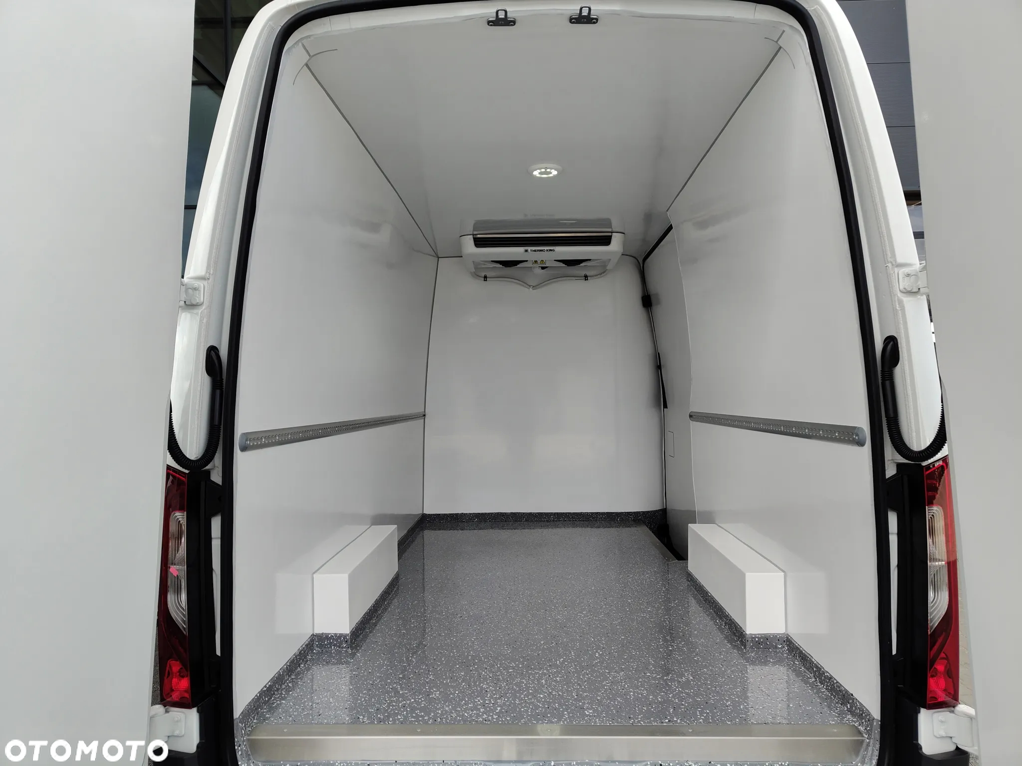 Mercedes-Benz Sprinter - 22