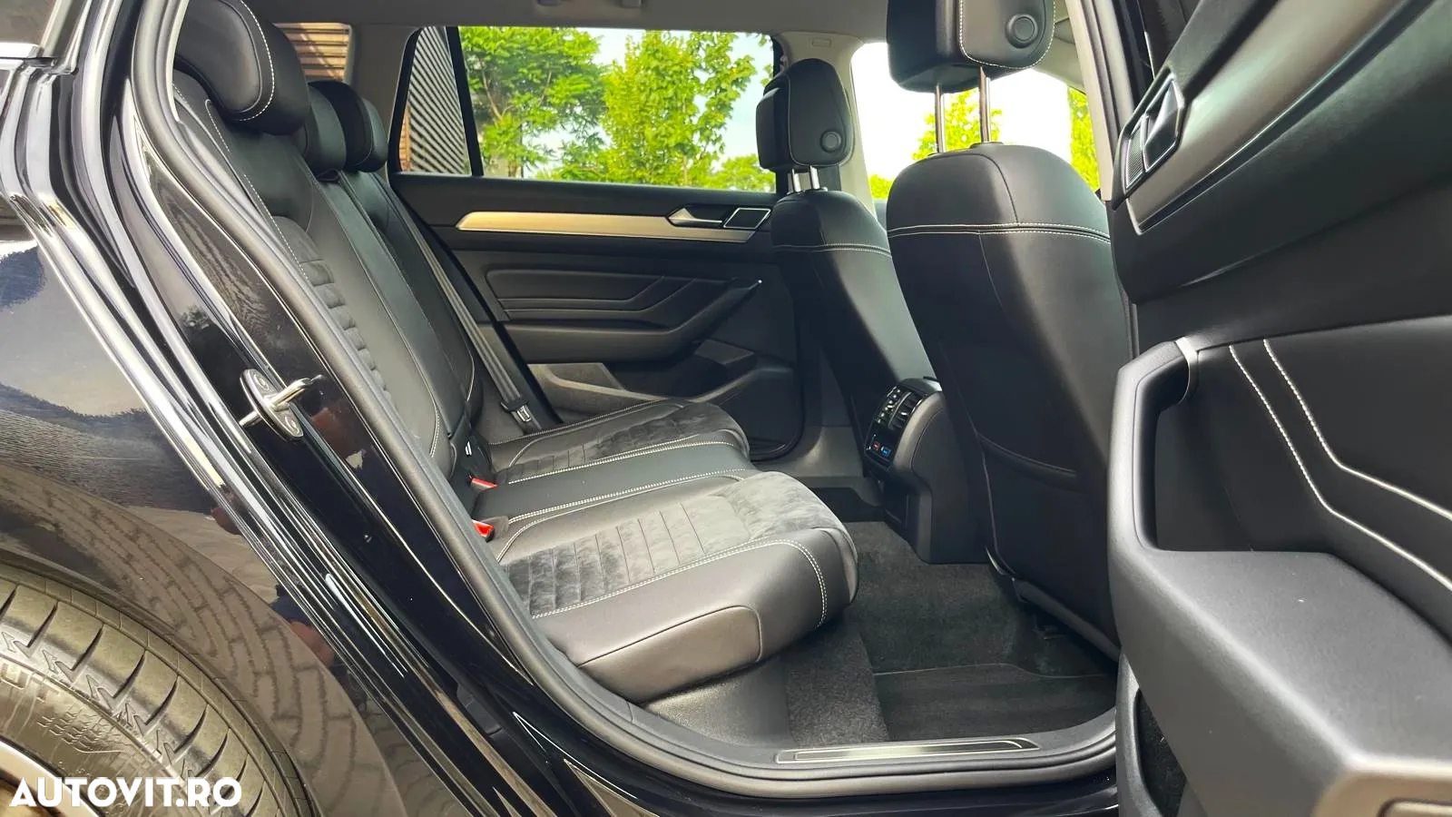 Volkswagen Passat Variant 2.0 TDI SCR DSG Elegance - 23