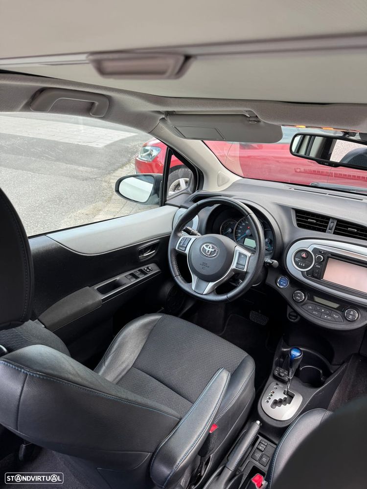 Toyota Yaris 1.5 HSD Comfort +P.Style+Navi - 3