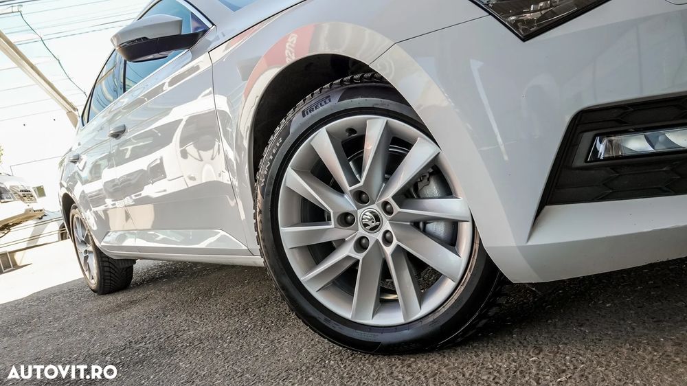 Skoda Superb 2.0 TDI DSG Ambition - 33