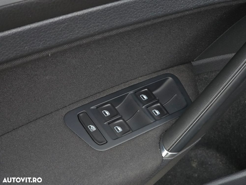 Volkswagen Golf 2.0 TDI BlueMotion Technology Cup - 31