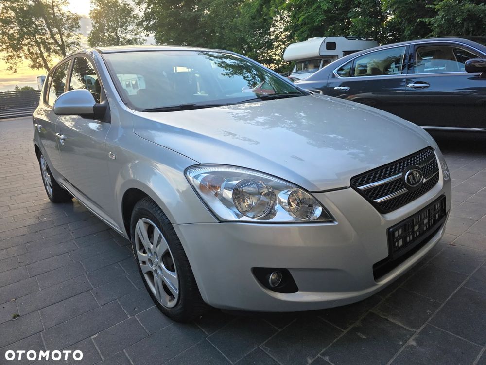 Kia Ceed - 4