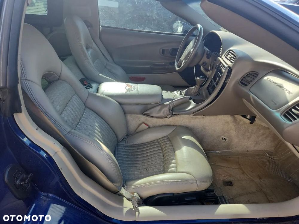 Chevrolet Corvette - 10