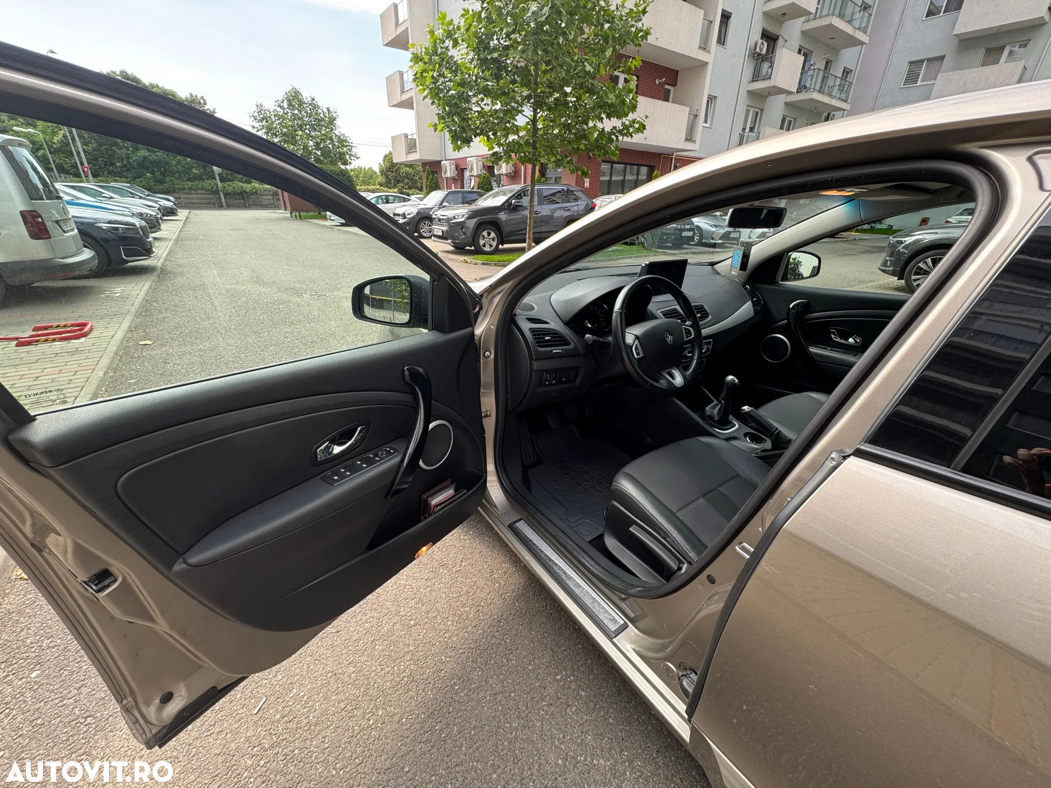 Renault Fluence 1.6 16V Expression - 10