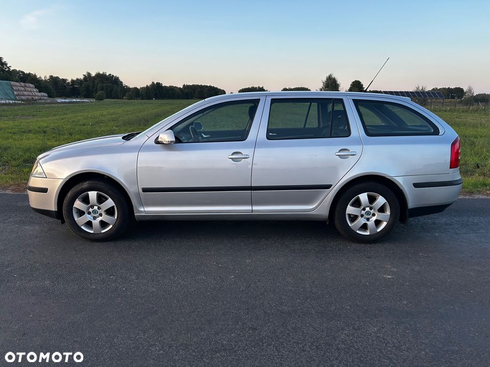 Skoda Octavia 1.6 FSI Ambiente - 4