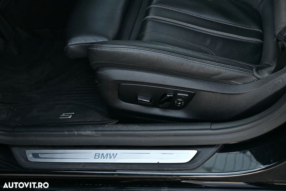 BMW Seria 5 530d xDrive AT MHEV - 38