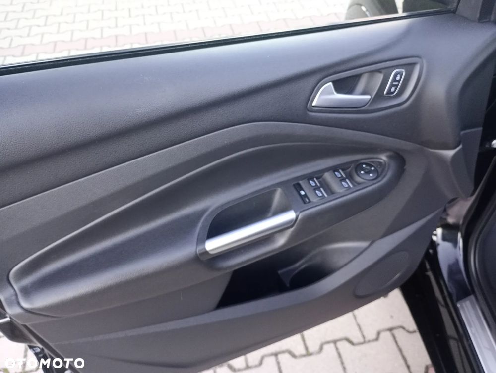 Ford Kuga 1.5 EcoBoost 2x4 ST-Line - 37