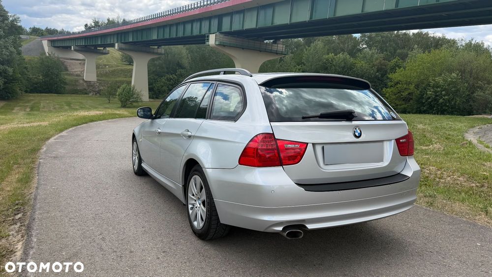 BMW Seria 3 320d xDrive - 26