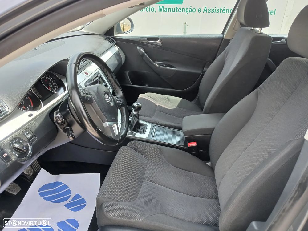 VW Passat 1.6 TDI BlueMotion Comfortline - 14