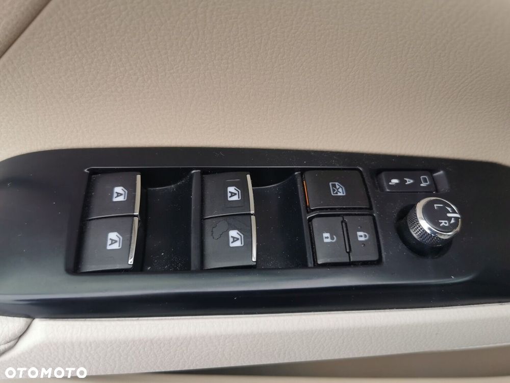 Toyota Camry 2.5 Hybrid Executive CVT - 18