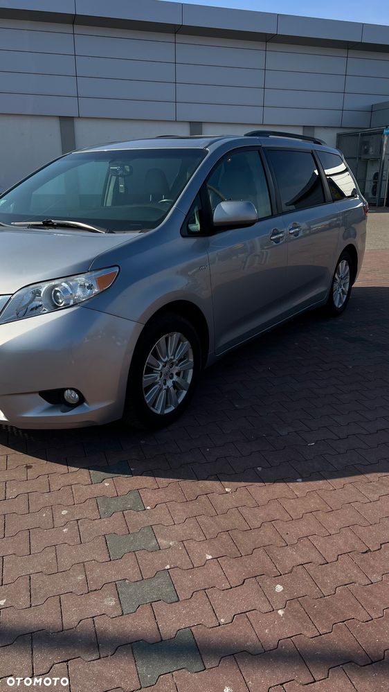 Toyota Sienna 3.5 V6 XLE AWD - 2