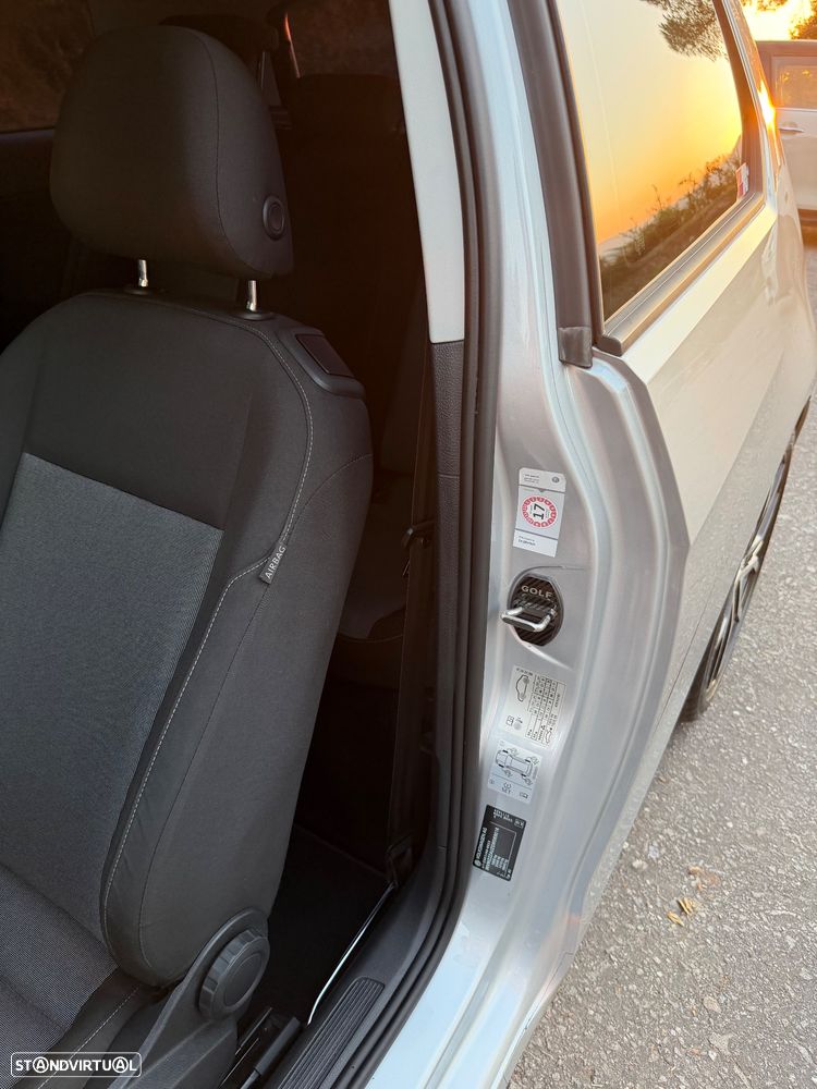 VW Golf 1.6 TDi BlueMotion Confortline - 20