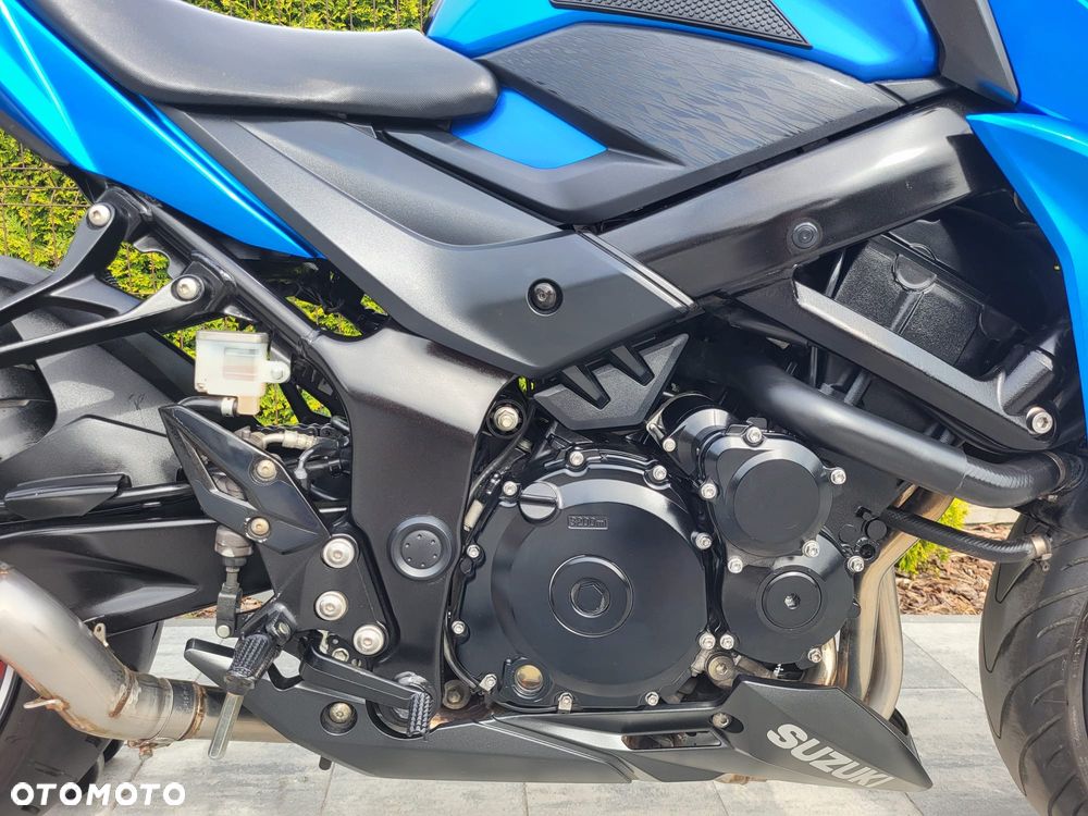 Suzuki GSX - 31