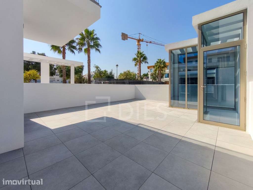 Apartamento T2 com terraço e garagem em Cabanas, Tavira - Grande imagem: 3/60