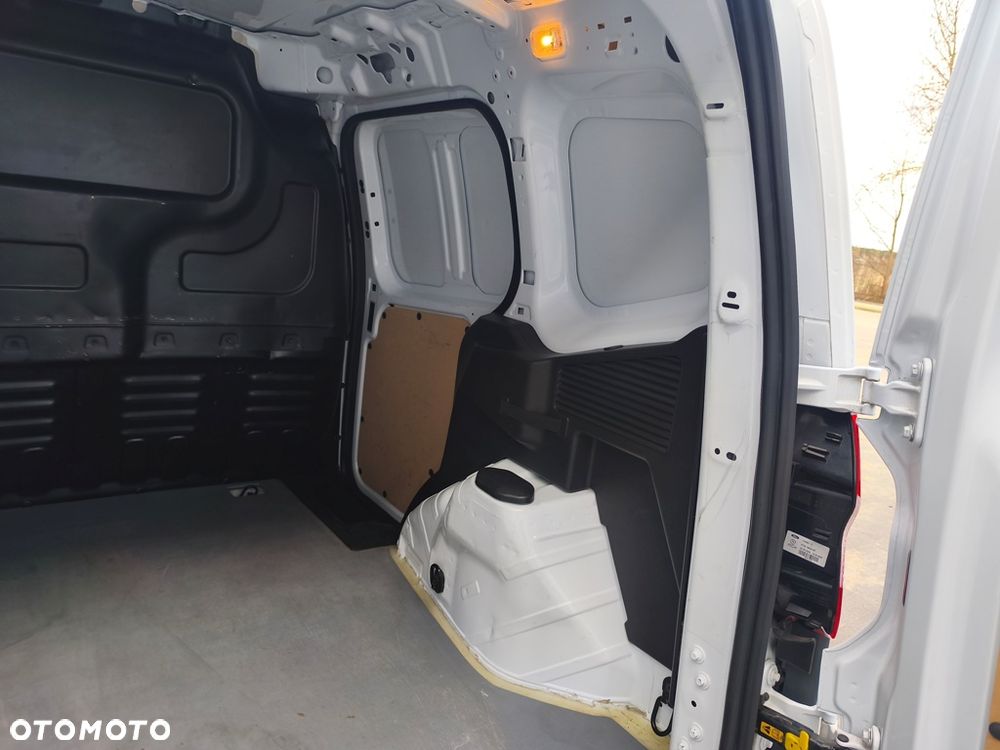 Ford Transit Courier - 20