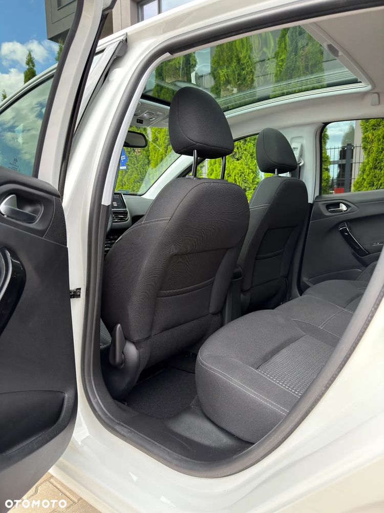 Peugeot 208 1.2 PureTech Allure S&S EAT6 - 15