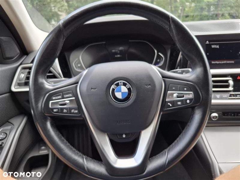 BMW Seria 3 318i - 11
