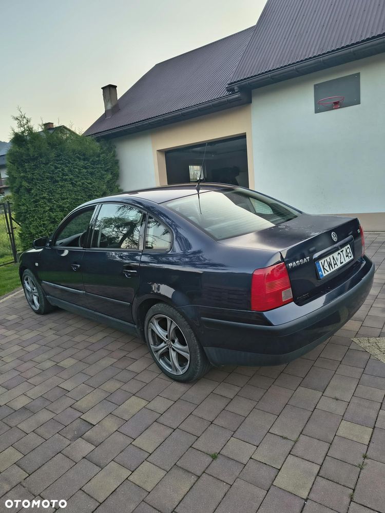 Volkswagen Passat - 4