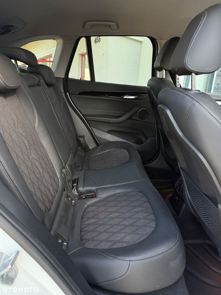 BMW X1 sDrive18i xLine - 19