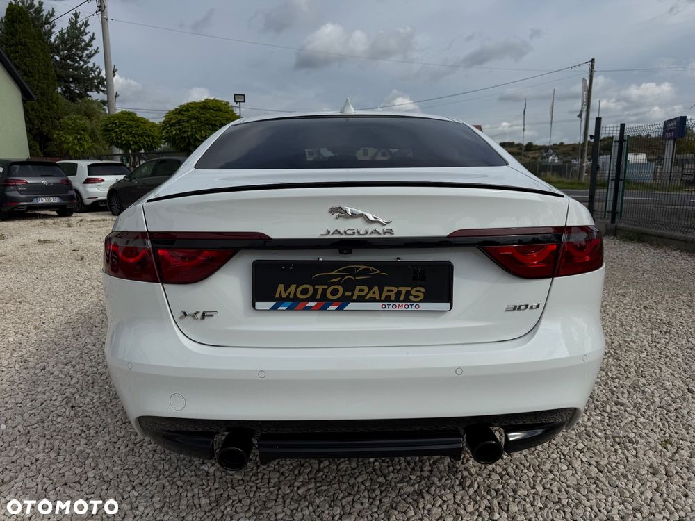 Jaguar XF 30d R-Sport - 8