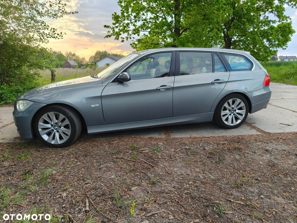 BMW Seria 3 330xi - 1