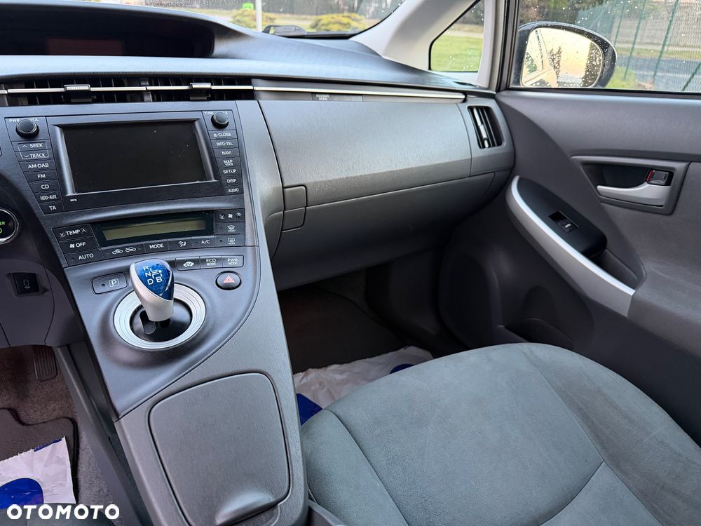 Toyota Prius 1.8 HSD Prestige - 11