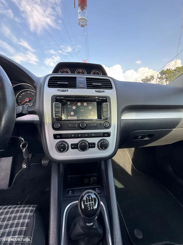 VW Scirocco 2.0 TDI Sport - 12