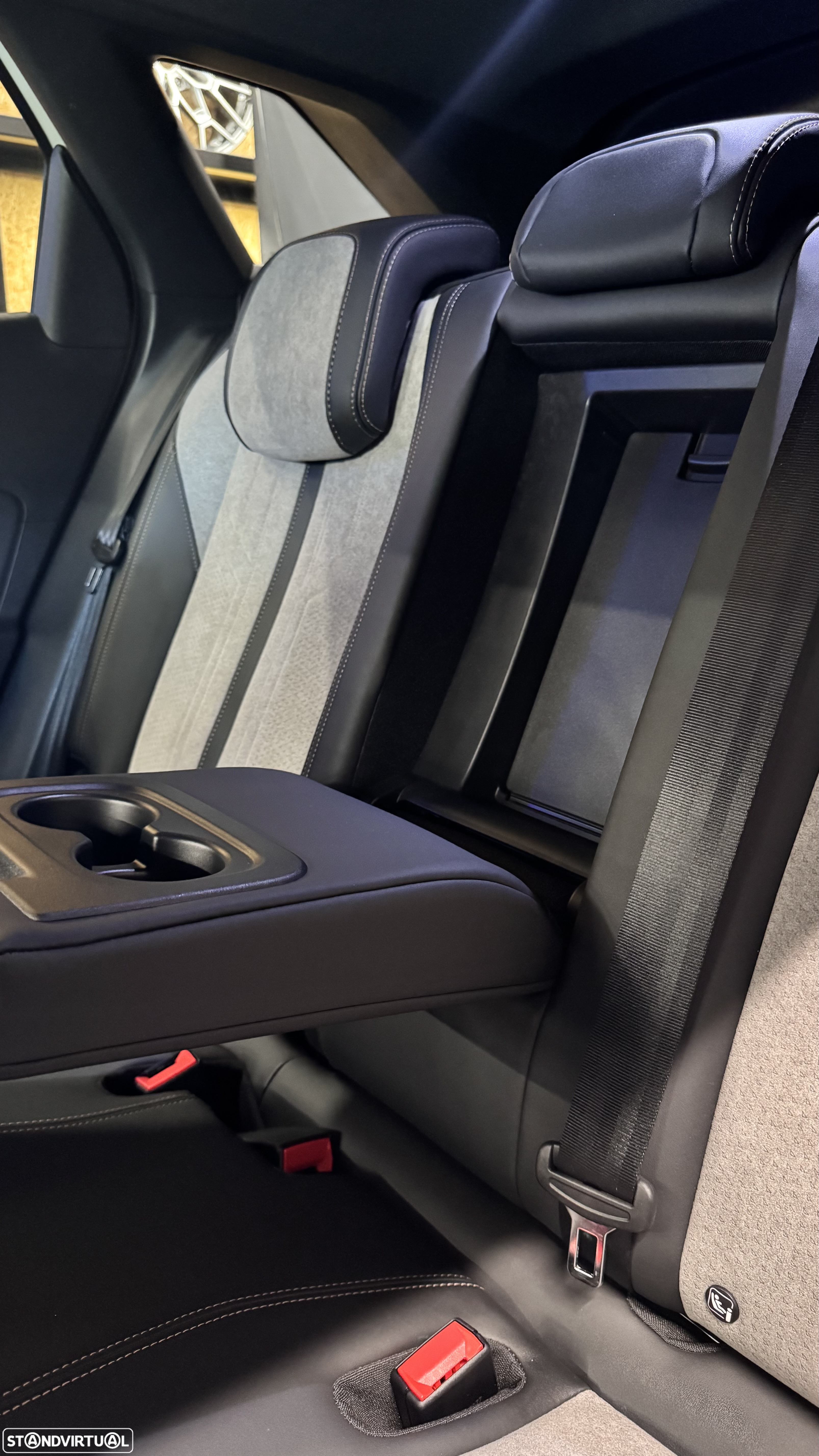 Peugeot 3008 1.6 Hybrid GT Pack e-EAT8 - 17