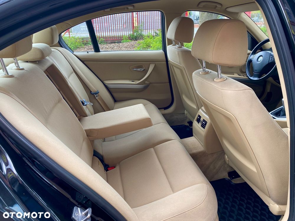 BMW Seria 3 320d - 23