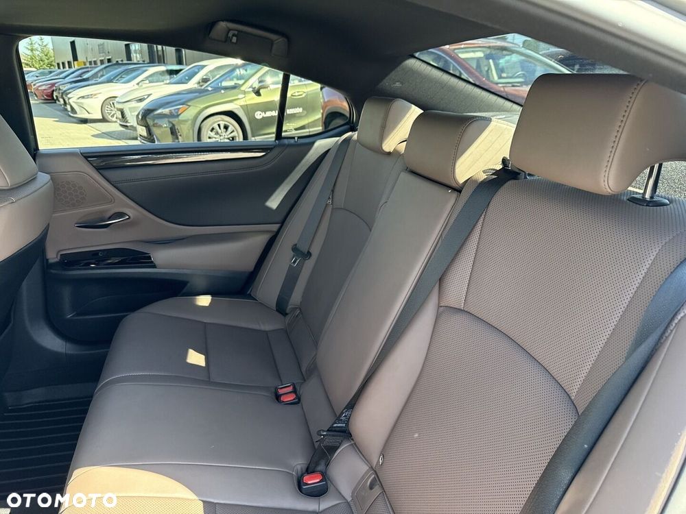 Lexus ES 300h Business Edition - 14