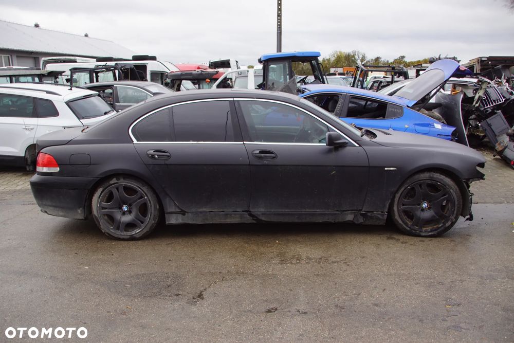 Auto na części - BMW E65 735i 3.6 V8 272 KM N62B36 GA6HP26Z 2002R Silnik Skrzynia Drzwi Maska Błotnik Zderzak Klapa Lampa Lusterko Szyba Deska Kokpit Sterownik Moduł Czujnik Licznik Panel Pokrętło iDrive - 2